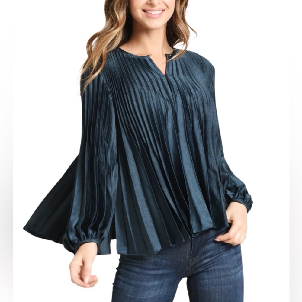 NWOT Vince Pleated Blouse Size M